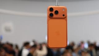 Câte zile trebuie să muncească un român pentru un iPhone 17 Pro? Studiul Tenscope explică metodologia