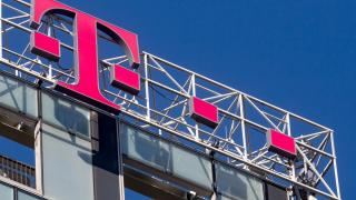 Cu ce se aleg Vodafone și Digi după preluarea activelor Telekom România Mobile; O tranzacție în două părți care împarte clienții, rețeaua și spectrul