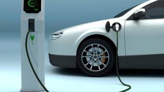 Piaţa de vehicule electrice din România a crescut cu 89% în august; Între timp Dacia Sandero doboară recorduri