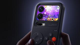 Xiaomi 17 Pro are o husă ce transformă telefonul într-o consolă de gaming portabilă, folosind ecranul secundar