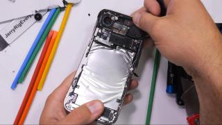 Cineva a desfăcut iPhone Air în cele mai mici piese, pentru a îi vedea designul complicat