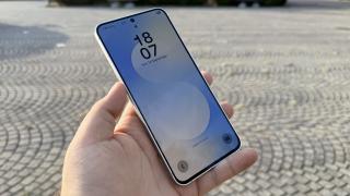 Samsung Galaxy S25 FE: Scoruri familiare în benchmark-uri, cu ceva throttling