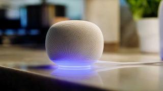 Google prezintă cea mai nouă boxă din portofoliu, Home Speaker, cu acces la asistentul vocal Gemini; Ce se întâmplă cu dispozitivele mai vechi?