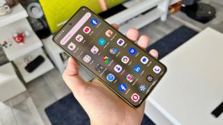 Motorola moto g86 Power: OS, UI, aplicaţii şi pentru corporatişti şi pentru cei dornici de customizare
