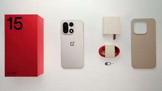 OnePlus 15 primește unboxing oficial înainte de debut; Noul design, în lumina reflectoarelor