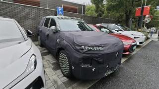 Prototipul Xiaomi YU9 apare în fotografii reale, având design-ul camuflat; SUV ce primește variante EV și EREV