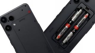 Telefon cu baterii AAA? Gluma zilei face aluzie la „telefonul telecomandă” Nothing Phone (3a) Lite
