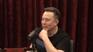 „Va fi de neuitat, fie că iese bine sau prost”; Elon Musk promite un demo cu un vehicul zburător până la finalul anului