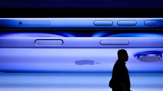 Apple intră agresiv în 2026; iPhone 17e, MacBook M6 și ochelari inteligenți, în plan