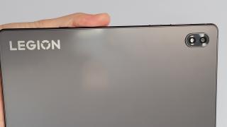 Următoarea tabletă de gaming Lenovo are baterie mai mică decât unele telefoane; Ce dotări oferă Legion Y700 2026?