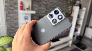 Ultima zi pentru oferta Motorola edge 70 la eMAG; Beneficii în valoare de 2500 lei pentru primii 500 de cumpărători!