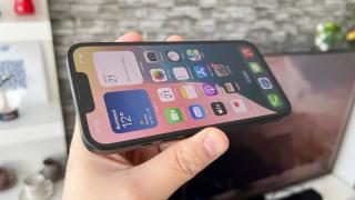 Experţii îi cânta prohodul lui iPhone 16e, după iPhone Air
