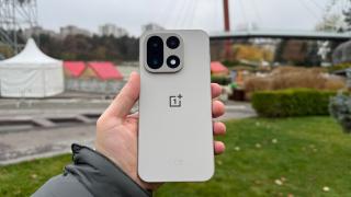 OnePlus 15: Primul smartphone cu Snapdragon 8 Elite Gen5 testat de noi se bate serios cu Dimensity 9500