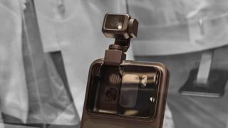 Cum arată pe viu telefonul robot HONOR, concept ce integrează camera pe un braţ robotic