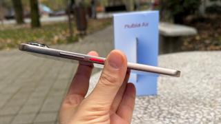 Nubia Air: Hardware midrange, ușor atipic, într-un corp subțire și ușor