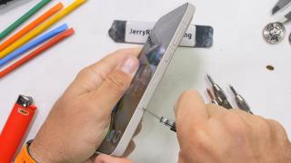 OnePlus 15 impresionează şi dezamăgeşte când e zgâriat de JerryRigEverything; Iată de ce! (Video)