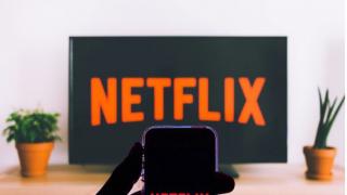 Netflix elimină casting-ul din aplicațiile Android și iOS fără să anunțe abonații; utilizatorii sunt obligați să folosească exclusiv aplicația de pe TV