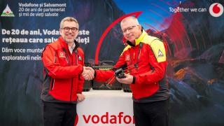 Tehnologia ajunge în vârf de munte; Vodafone livrează drone de căutare și salvare echipelor Salvamont