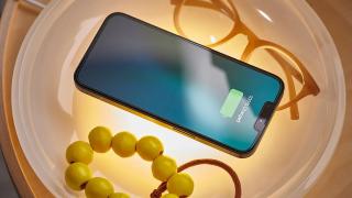 IKEA lansează trei încărcătoare wireless Qi2.0 noi; unul funcționează și ca suport de tip PopSocket