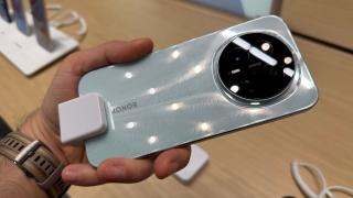 HONOR Magic8 Hands on: ce e diferit faţă de Magic 8 Pro? (Video)