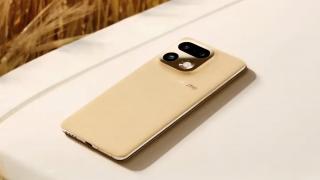 realme 16 Pro+ își prezintă design-ul și culorile, inspirație de la OnePlus 15 sau OPPO Find X9 Pro? 