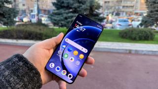 OnePlus 15R: Display de flagship în toată regula, cu refresh rate de 165Hz, imersiv și gata de gaming