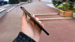 OnePlus 15R: Bateria de capacitate mare (7400 mAh) + procesorul eficient ne duc în top, chiar pe locul 1