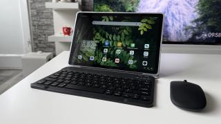 Review Blackview Zeno 10 5G: Aproape un Chromebook... doar că e o tabletă accesibilă, cu o mulțime accesorii la pachet