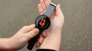 Prezentare Garmin Bounce 2: Smartwatch pentru copii cu LTE, GPS și funcții avansate de control parental