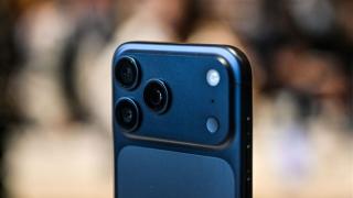 Apple testează DarkDiff, un sistem AI care ar putea revoluționa pozele făcute noaptea cu iPhone-ul