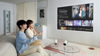 CES 2026: Samsung lansează The Freestyle+, un proiector portabil cu AI și luminozitate dublă față de modelul anterior