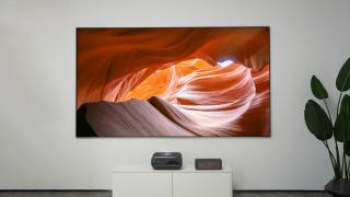 CES 2026: O2S Ultra proiectează 4K de la doar 16 cm de perete; JMGO aduce cel mai mic laser TV din lume la CES 2026