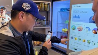 Am văzut noile frigidere Family Hub la CES 2026 în Las Vegas; Samsung aduce peste 1.000 de tipuri de alimente recunoscute și sugestii nutriționale automatizate