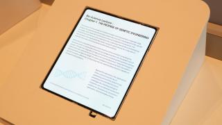 CES 2026: Samsung prezintă un ecran pliabil aproape fără cută; Să fie panoul folosit pentru Galaxy Z Fold8 sau așa-zisul iPhone Fold?