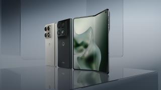 CES 2026: Motorola Razr Fold prezentat oficial! Primul pliabil tip carte din portofoliu are ecran mare, 3 camere de 50 MP + suport stylus