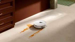 CES 2026: Roborock trece la următorul nivel de curățare pe Qrevo Curv 2 Flow, cu rolă mop extra-wide care se învârte