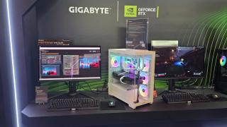 CES 2026: Am fost la Gigabyte şi Aorus, pentru a vedea OLED-urile noi Gigabyte şi super placa RTX 5090 Aorus