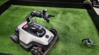 CES 2026: Dreame Roboticmower APEX atrage toată atenția! Mașină de tuns iarba inteligentă, cu braț robotic pentru ridicarea obstacolelor