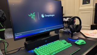 CES 2026: Turul standului Razer - guma de mestecat de gaming, avatarul Project Ava, Motoko, căşti ce oferă cameră cu AI