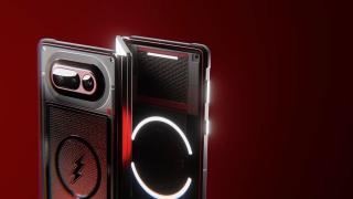 Nothing prezintă smartphone-ul de 50 de milioane de dolari; E un triplu-pliabil cu carcasă din Kevlar (Concept iShowSpeed)