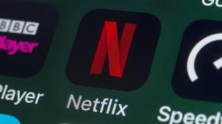 Doomscrolling ca pe TikTok, curând în aplicația Netflix; Compania pare că vizează o extindere spre microdramaturgie