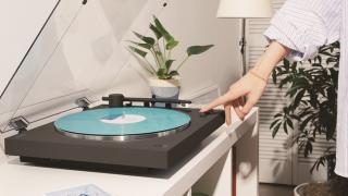Sony lansează două pick-up-uri wireless accesibile: PS-LX3BT și PS-LX5BT combină designul clasic cu conectivitatea modernă