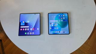 Samsung are speranțe mari cu Fold-ul "lat" care va concura cu iPhone Fold pe piață, vrea să vândă cel puțin 1 milion de unități pentru început