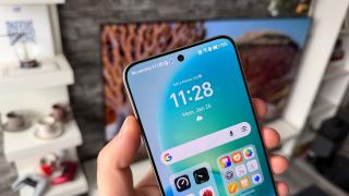 Honor Magic8 Lite: Display care renunță la muchiile curbate, excelent de luminos