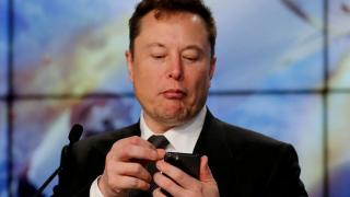 Telefonul Starlink plănuit de Elon Musk; Ce ştim despre telefonul optimizat pentru comunicarea prin satelit?