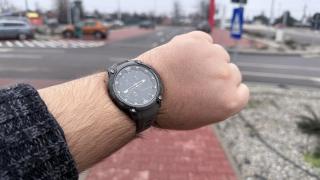Prezentare Garmin Instinct Crossover (AMOLED) - Smartwatch-ul hibrid ce îmbină un ecran luminos cu limbile unui ceas analogic, doldora de funcții pentru sportivi