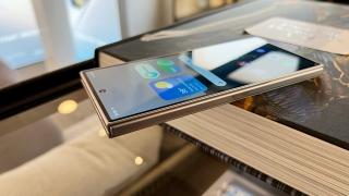 Maturizarea pliabilelor carte? Samsung estimează vânzări mai mari pentru Galaxy Z Fold8 faţă de Z Flip8