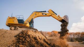 Bergerat Monnoyeur pariază pe AI și date în șantiere; utilajele autonome Cat au mutat 11 miliarde de tone fără accidente