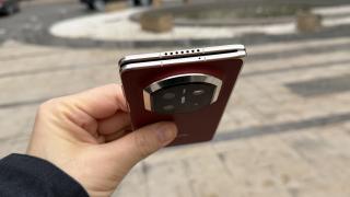 Huawei Mate X7: Acustică stereo, dă la schimb volumul pe claritate