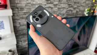 Ce au de oferit noile telefoane Nothing Phone (4a) și (4a) Pro? Iată configurații + culori